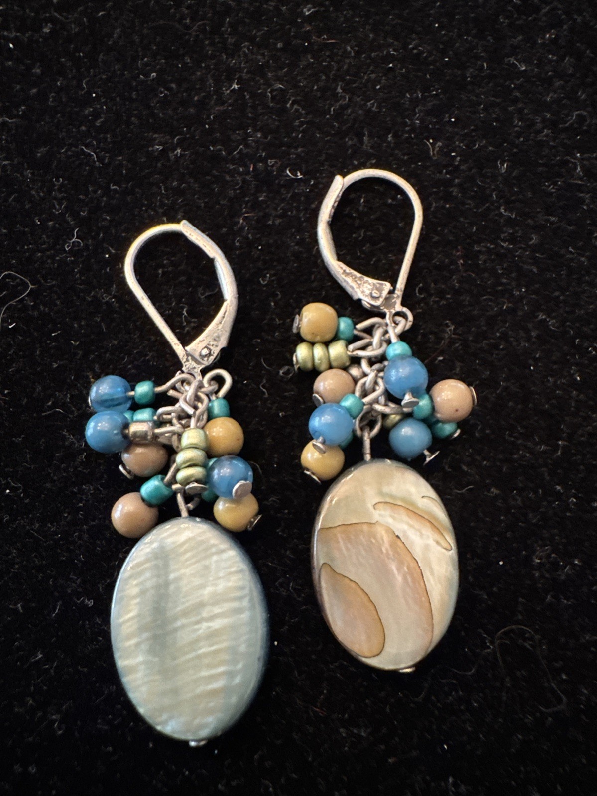 Vtg Dangle/Drop Earrings Gray Oval Shell With Bead Accents Hook Closure 2”. 997