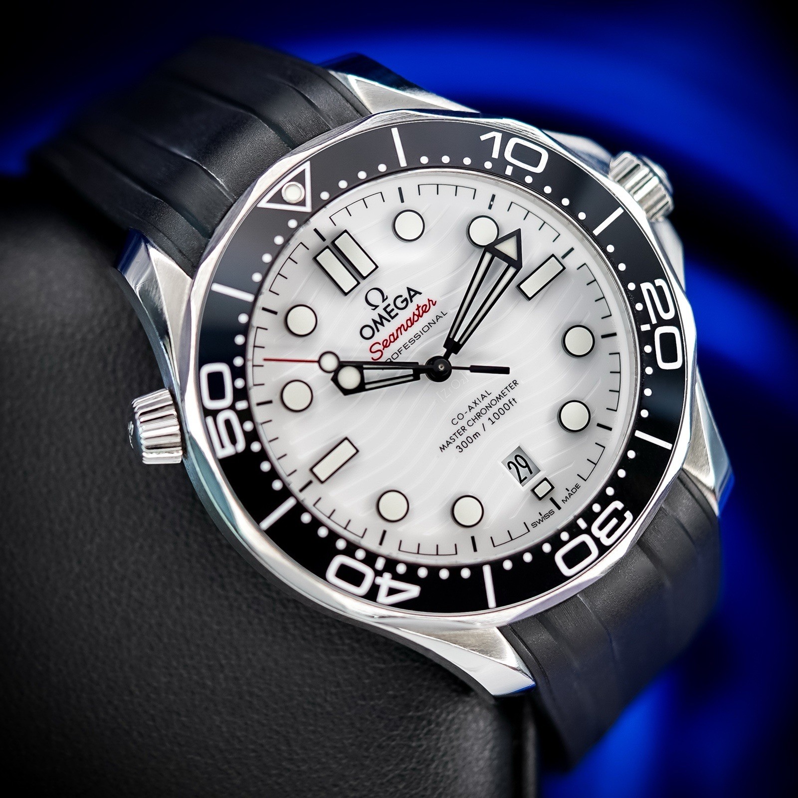 Omega Seamaster Diver 300M 210.32.42.20.04.001 42mm Steel White Dial Box Papers