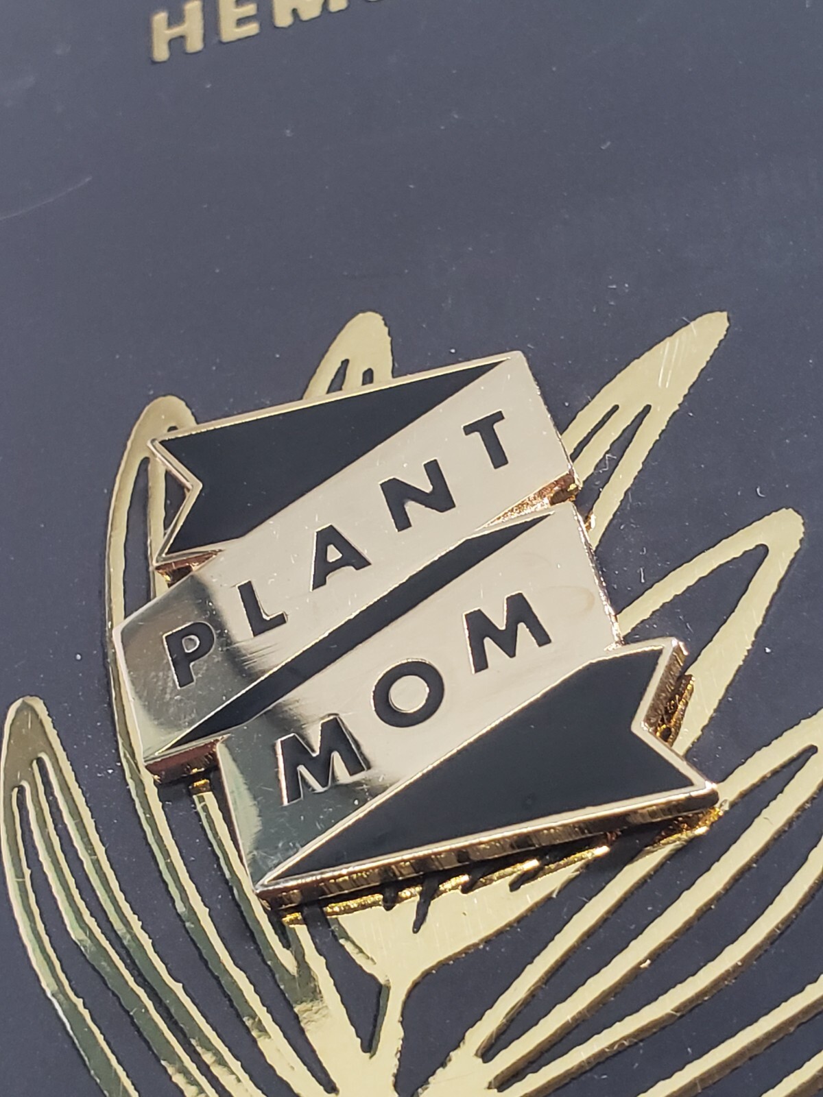 hemleva Plant Mom Badge 1″ tall and 7/8” wide