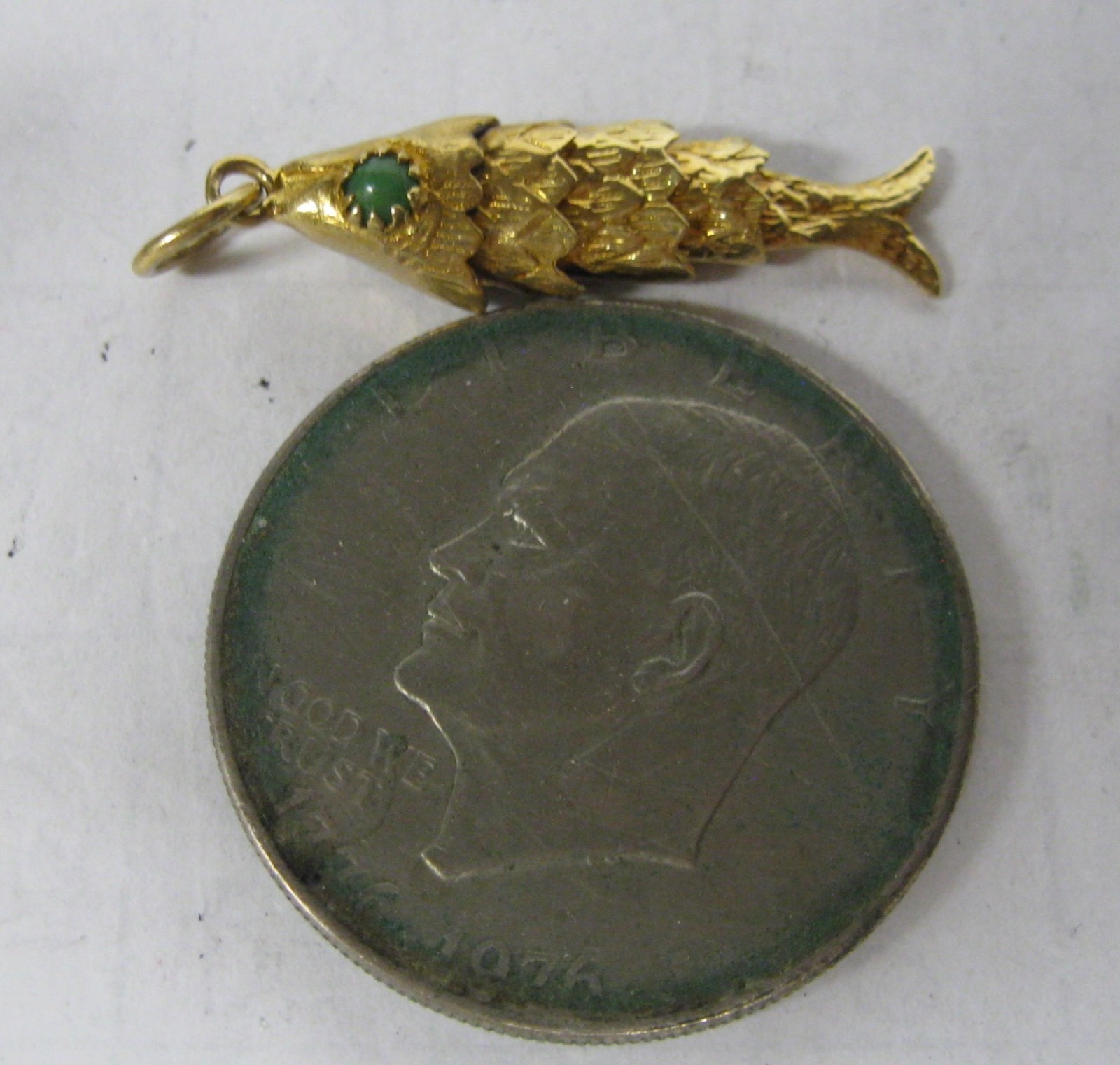 Vintage 18k Solid Gold Turquoise Movable 3D Chinese Koi Fish Pendant 6.8 Grams