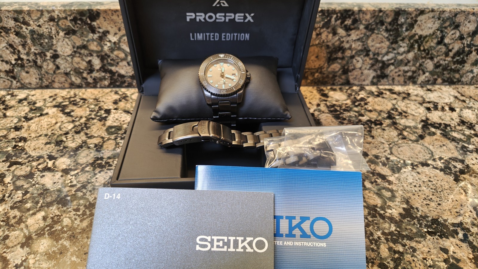 Seiko Night Vision Prospex Solar LTDed Edition Diver 200m.Box,Papers +New Strap