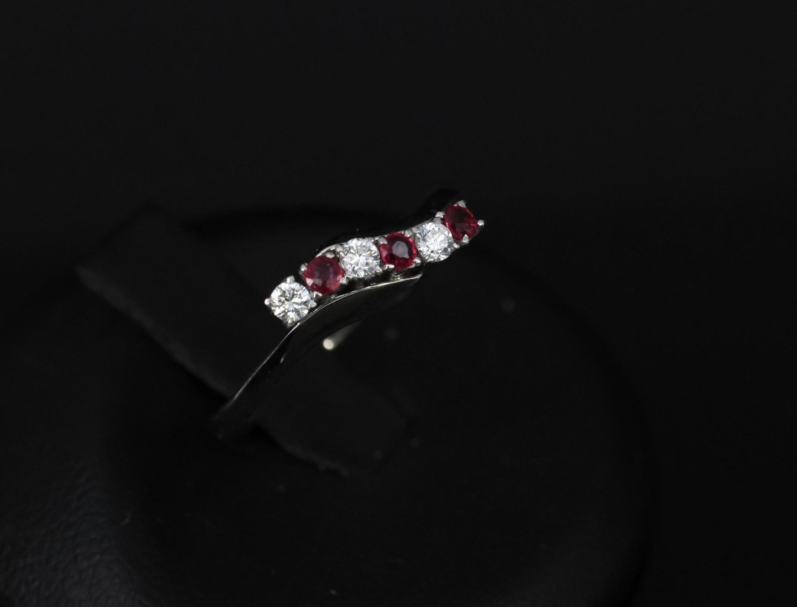 Vintage 0.19ct Ruby & 0.17ct Diamond Platinum Wavy Ring Size 6.5, 3.29g