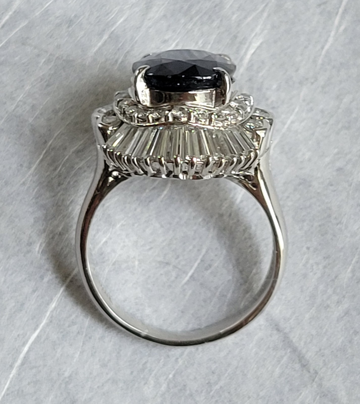GORGEOUS ESTATE 4.90 CT OVAL CUT SAPPHIRE 1.47 CT DIAMONDS P900 RING SZ 6 – FS