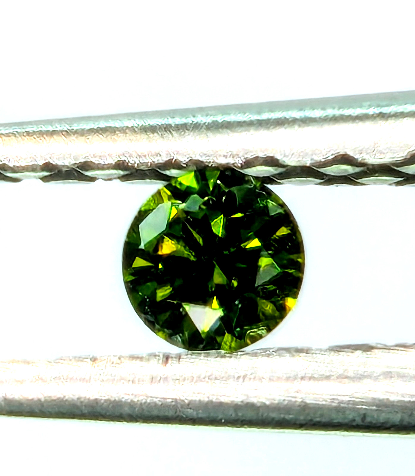 Natural Deep Green Diamond Round Brilliant VS2-SI1 Africa 1mm to 4mm