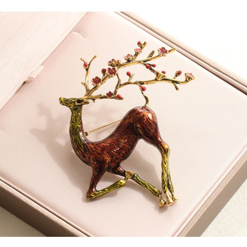 Christmas Deer Brooch Enamel Reindeer Cute Beautiful Animal Pin Jewelry Pins