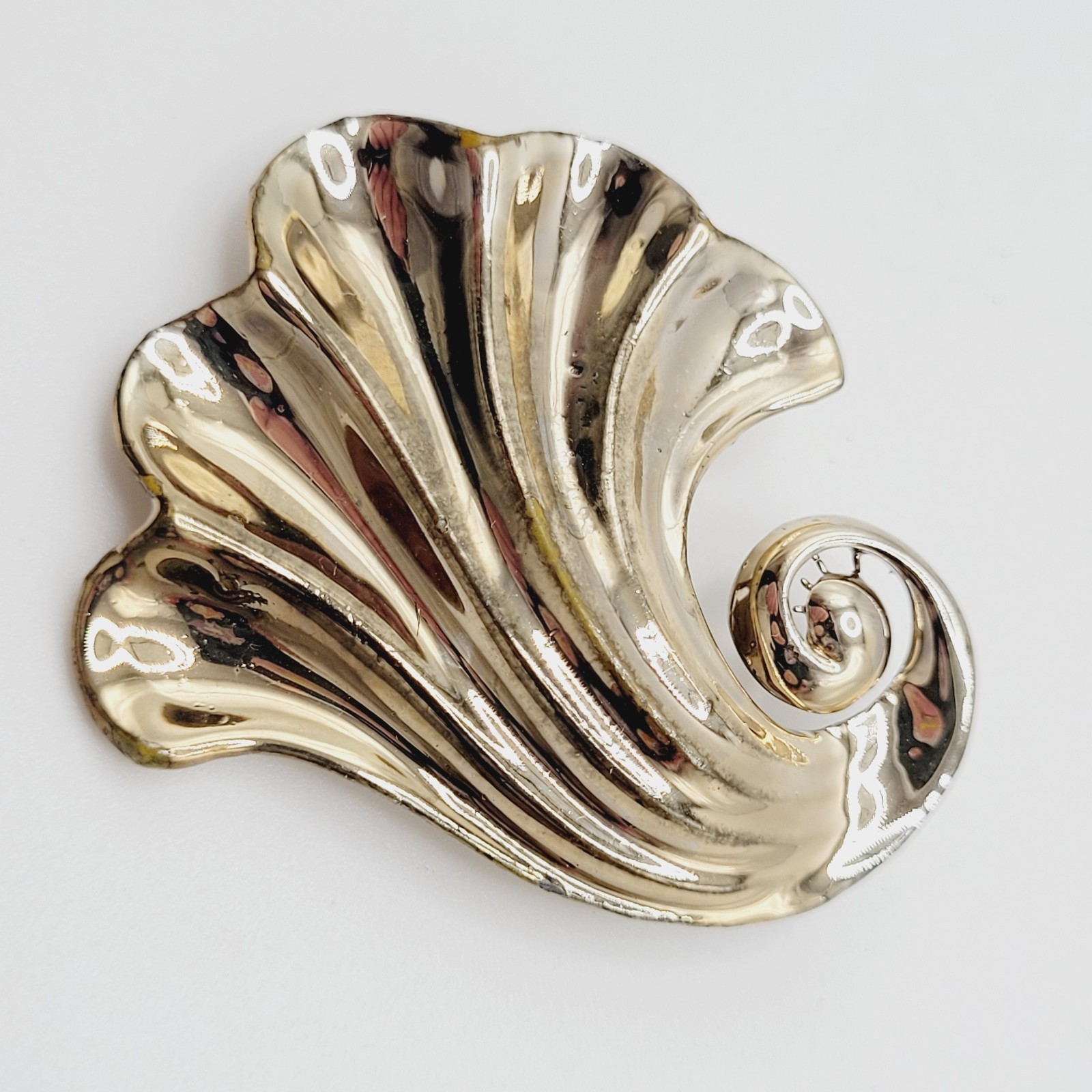 Nouveau Style Nautical Shell Swirl Wave Gold Tone Pin Retro 1940s Style Brooch