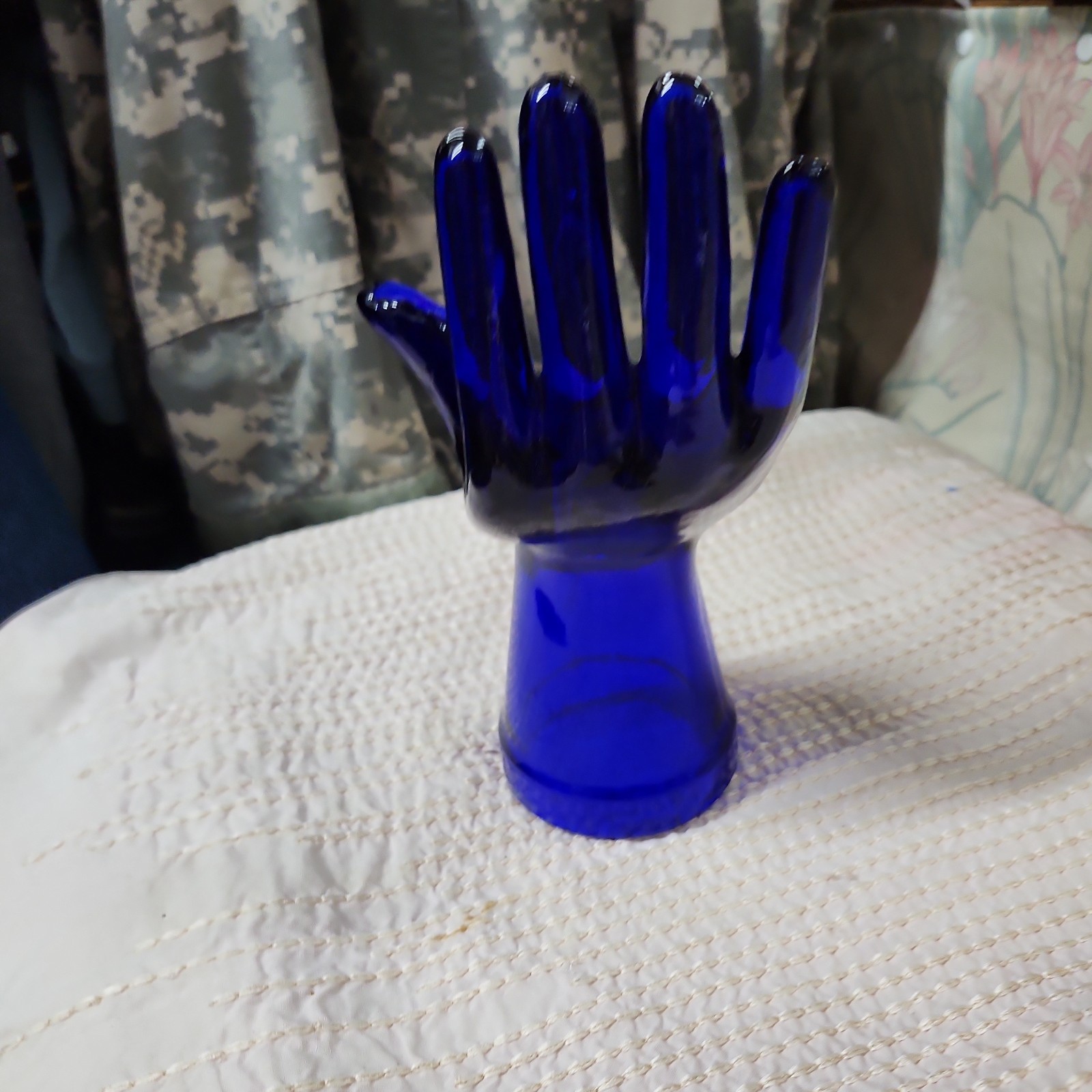 Vintage Cobalt Blue Glass Hand Mannequin Jewelry Display Ring Holder 8″…