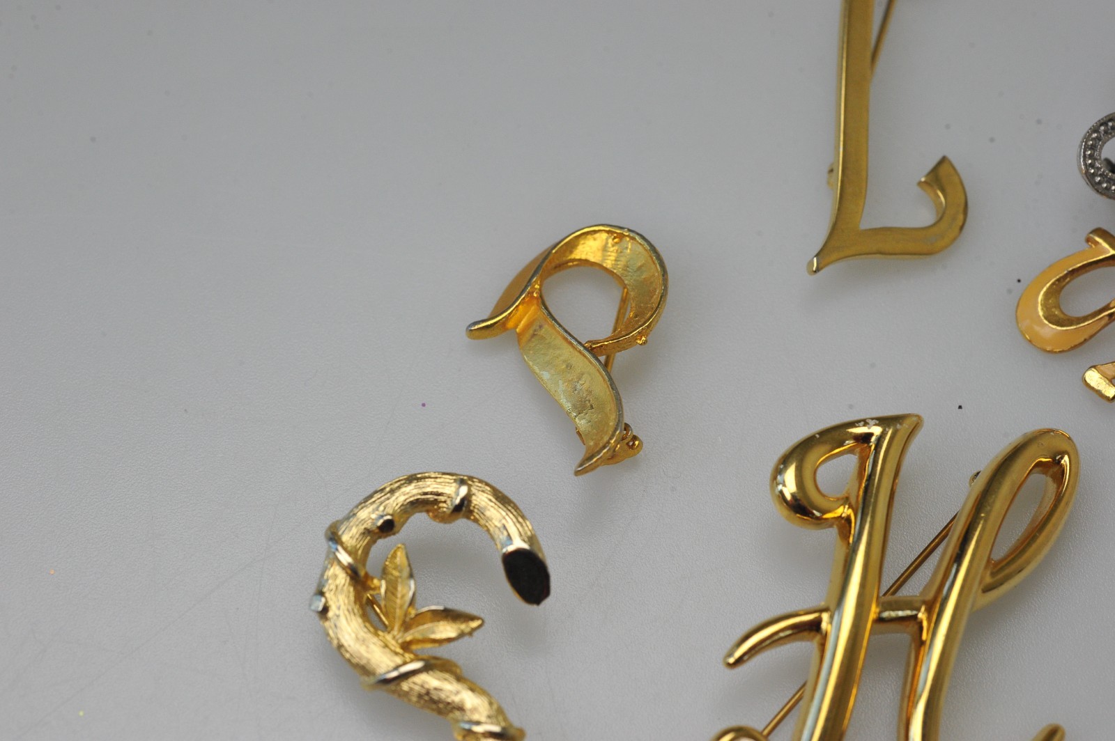 Vtg to now LOT brooch pin monogram initials some signed Monet AK Sarah AJ27
