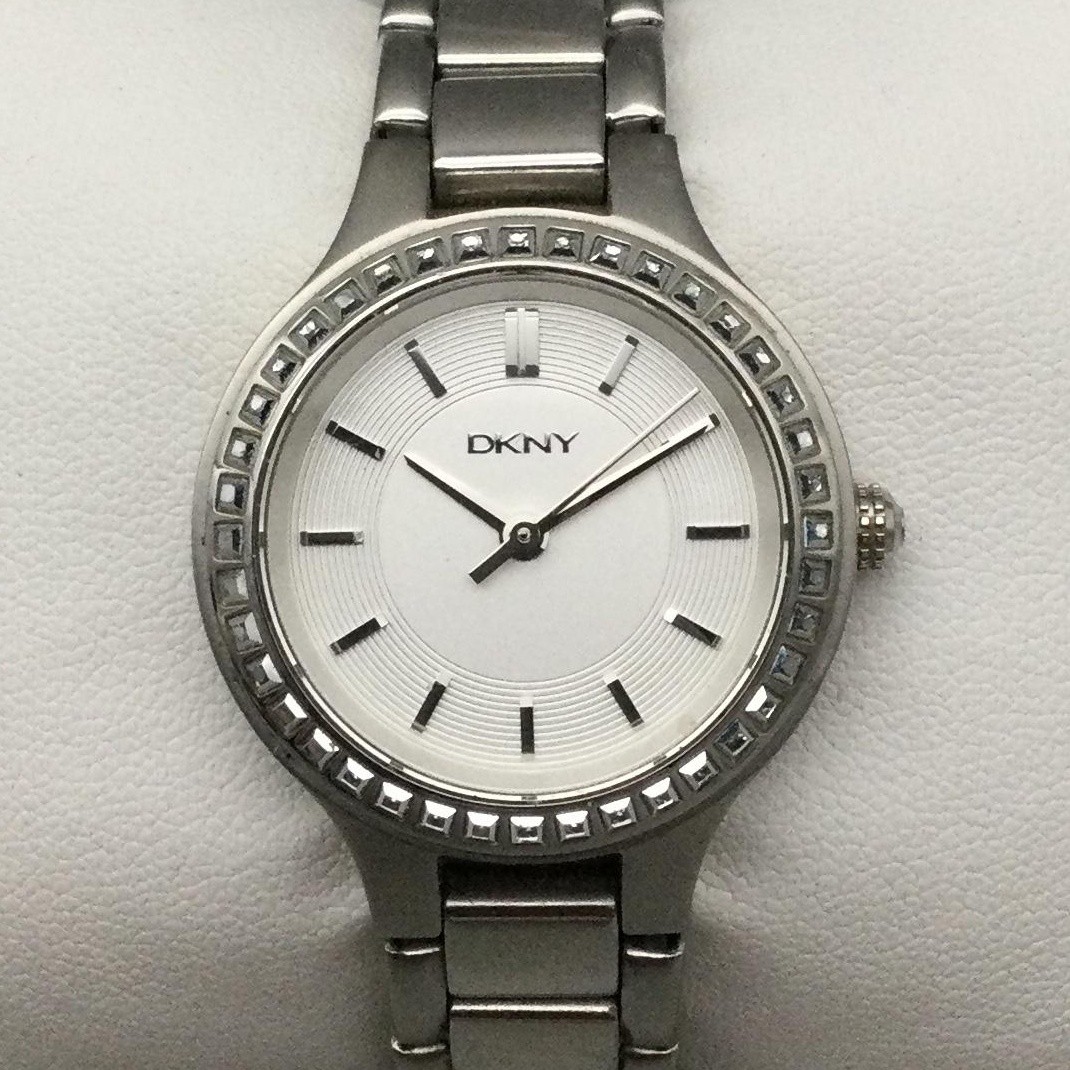 DKNY NY-2220 Womens Watch 29mm Stainless Bracelet Crystals New Battery 6″