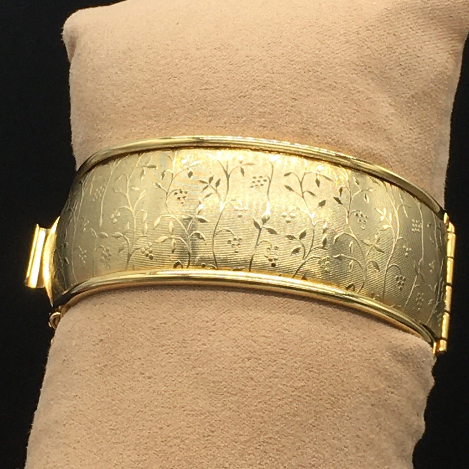 Floral Pattern Bangle Bracelet with Safety Chain Gold Tone Chinoiserie Embossing