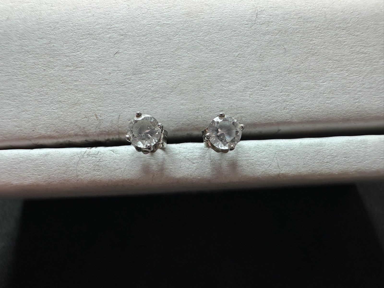 0.57g Vintage Sterling Silver 925 Round Clear Faceted Stud Earrings M