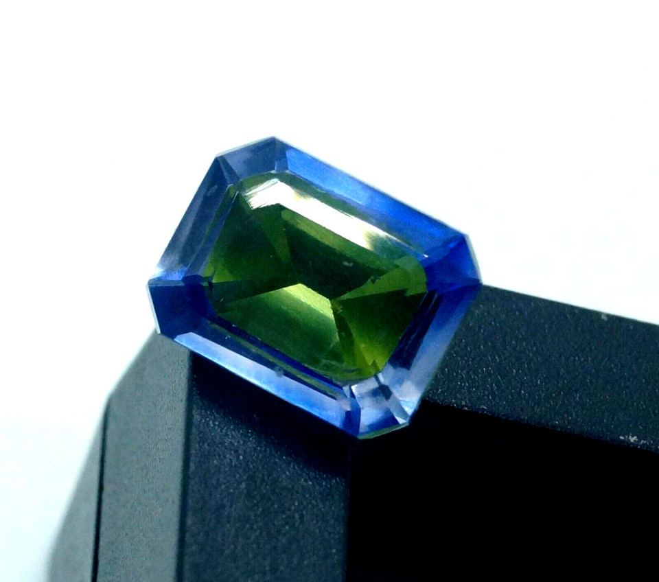 5.3 CT Natural Bi-Colour Pitambari Sapphire Radiant Certified Gemstone 10×8 MM