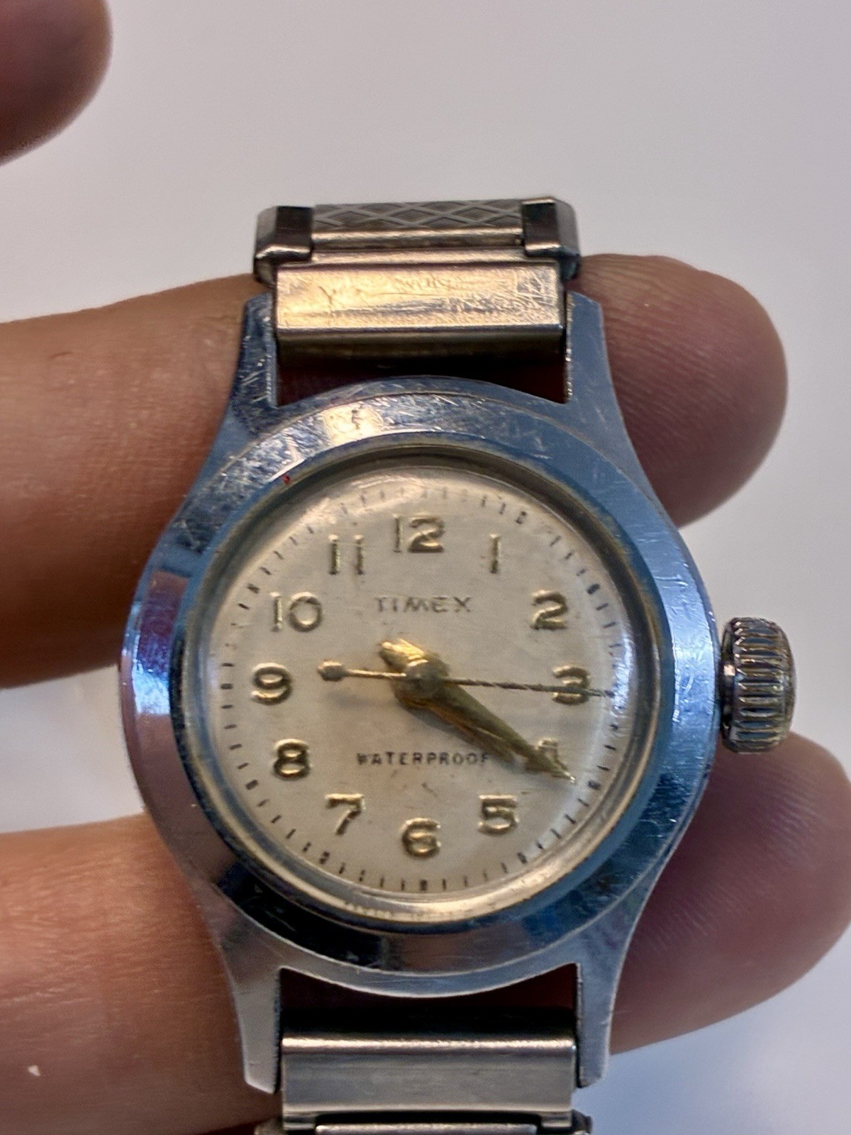 Timex Vintage Women’s Mechanical Watch, Shock-Resistant, Silver Dial, 17J WORKS