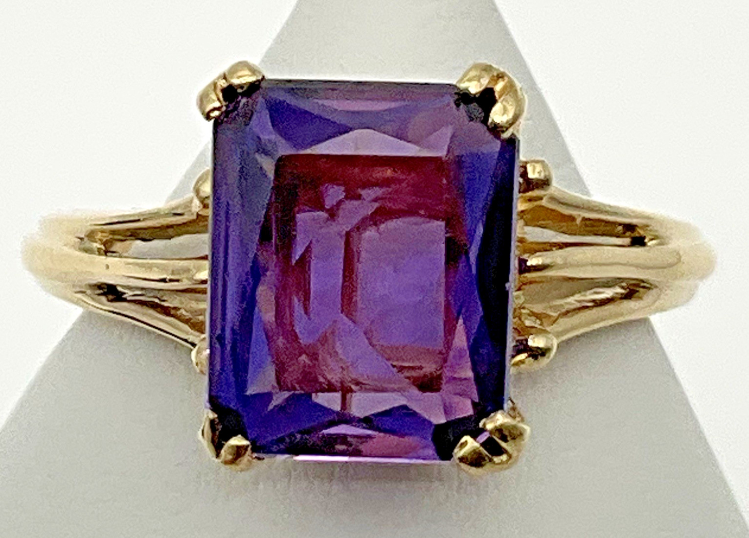 14k Yellow Gold 1.83ct Emerald Cut Amethyst Ladies Ring