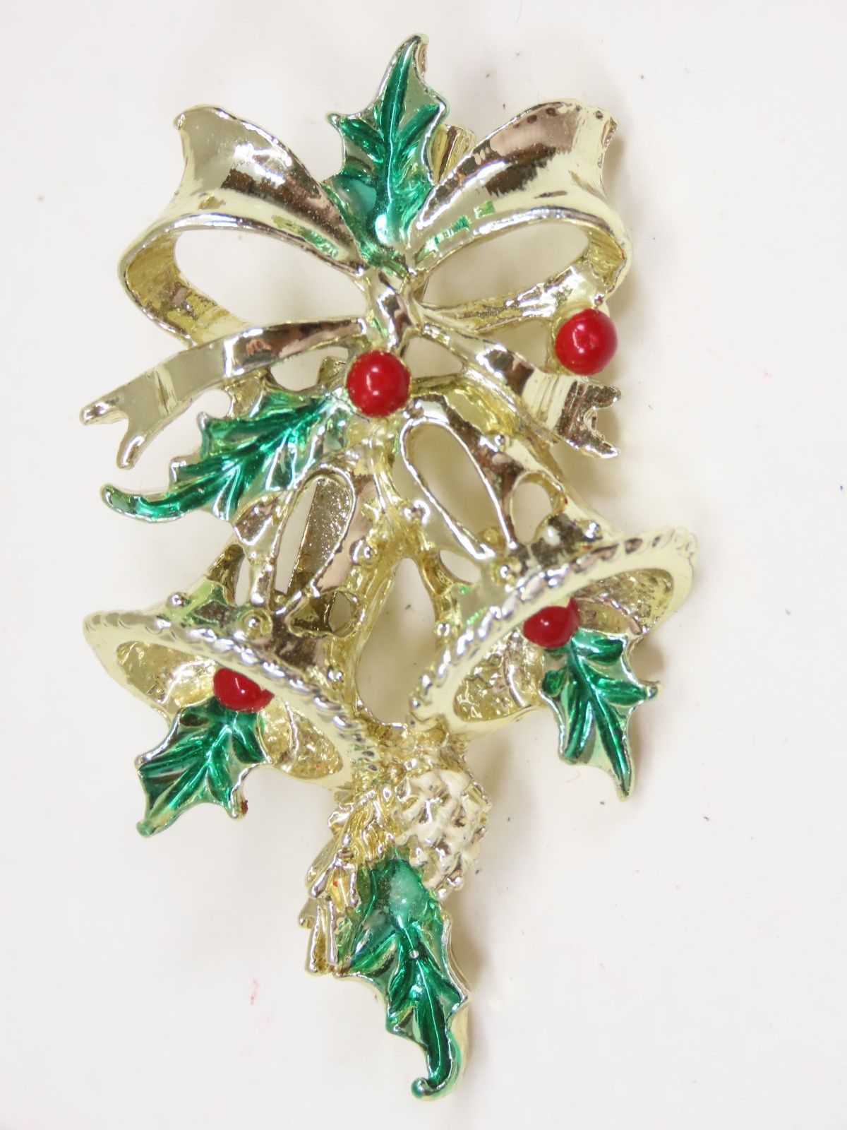 Gerry’s Christmas Bell Cluster Brooch Pin Holly Berry Enamel Gold Tone VTG D2912