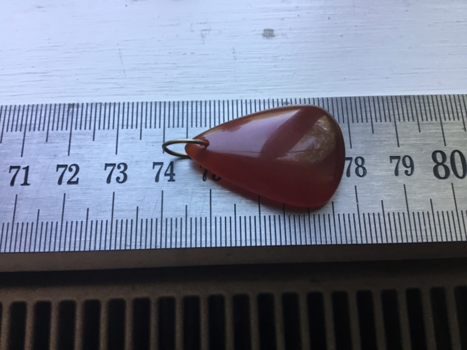 Solid 9ct gold carnelian pendant 9k 375