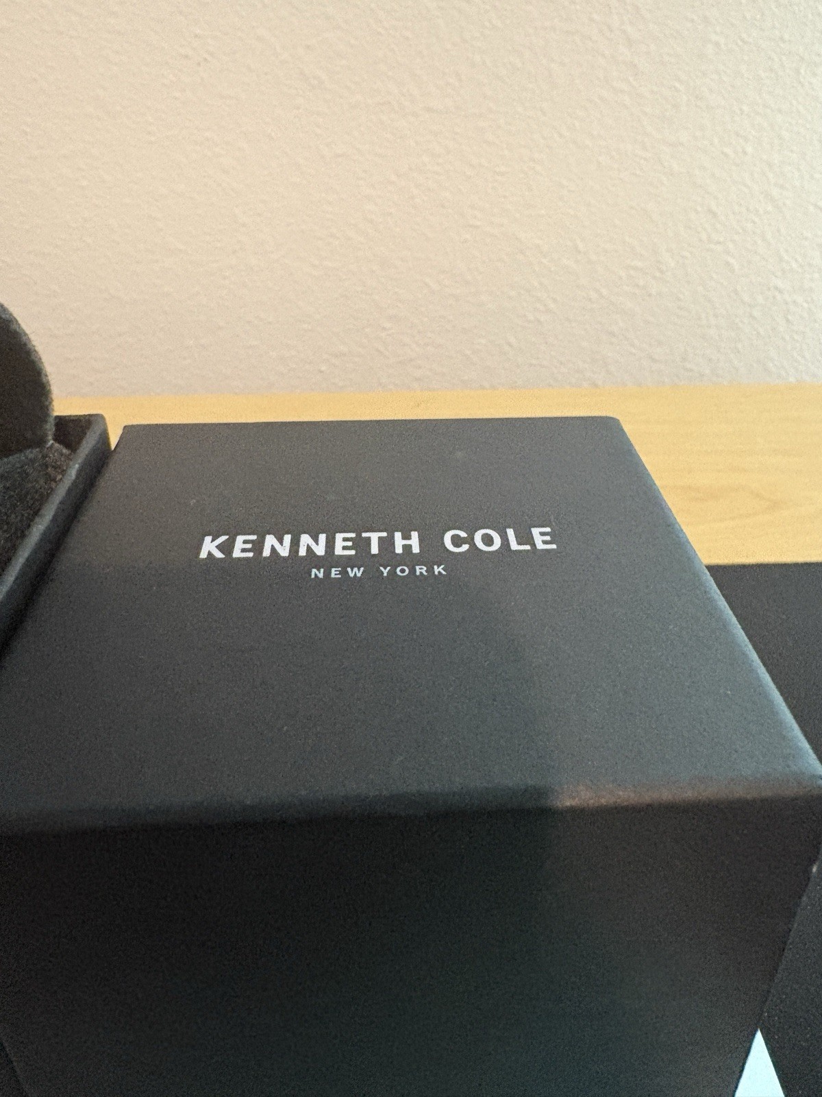 Kenneth Cole New York Men’s Quartz Chronograph Date Gray Dial Black Leather Box