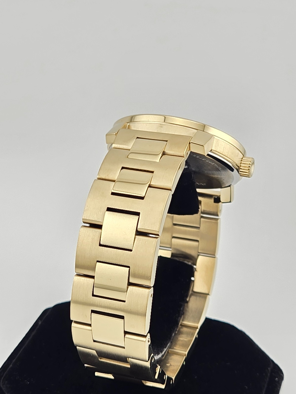 Movado Bold Access Men’s Gold Tone Swiss Watch – 3600912