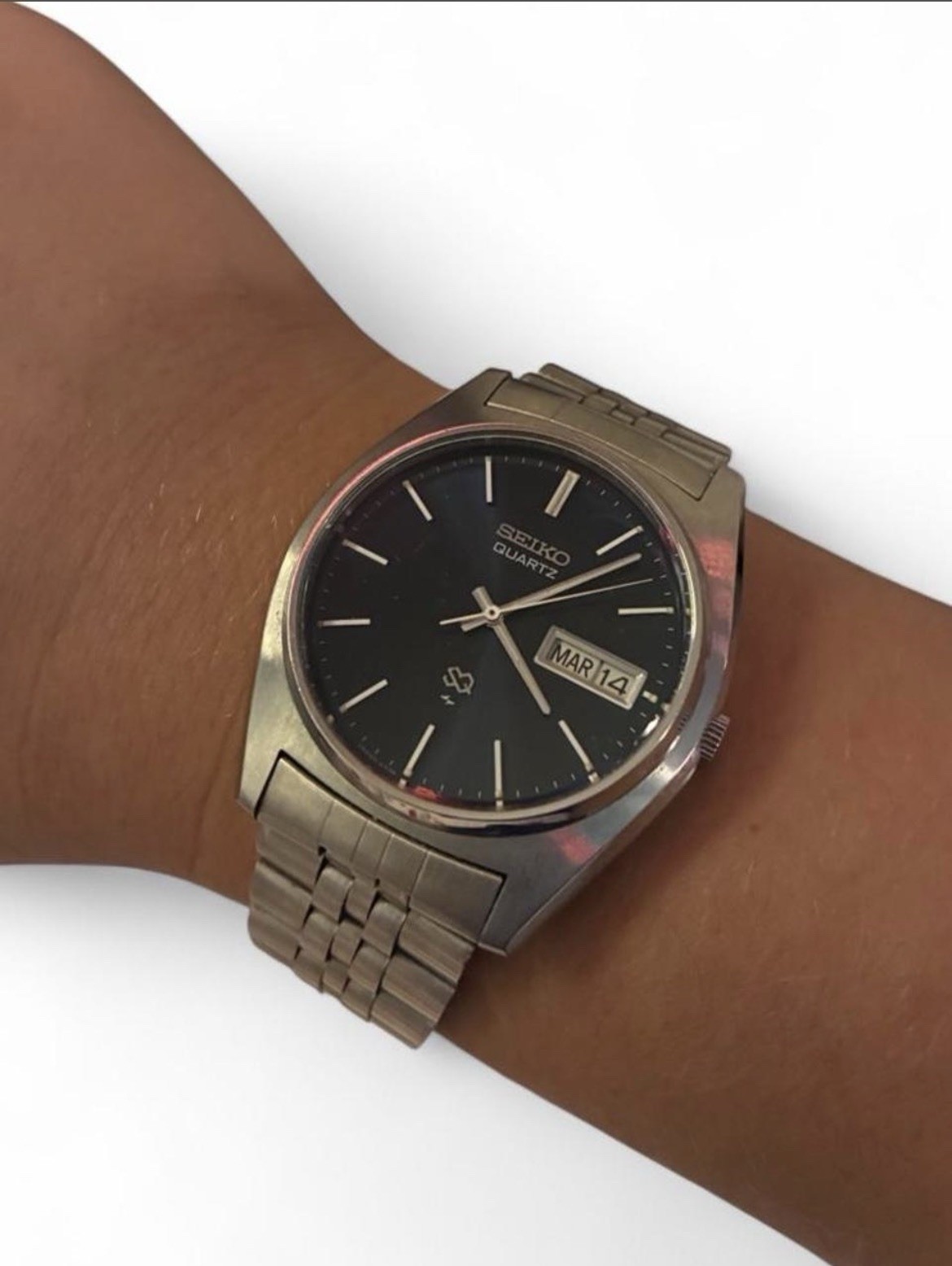 Seiko Quartz Mens Analog Watch Black Dial Day/Date Silver Stainless Bracelet