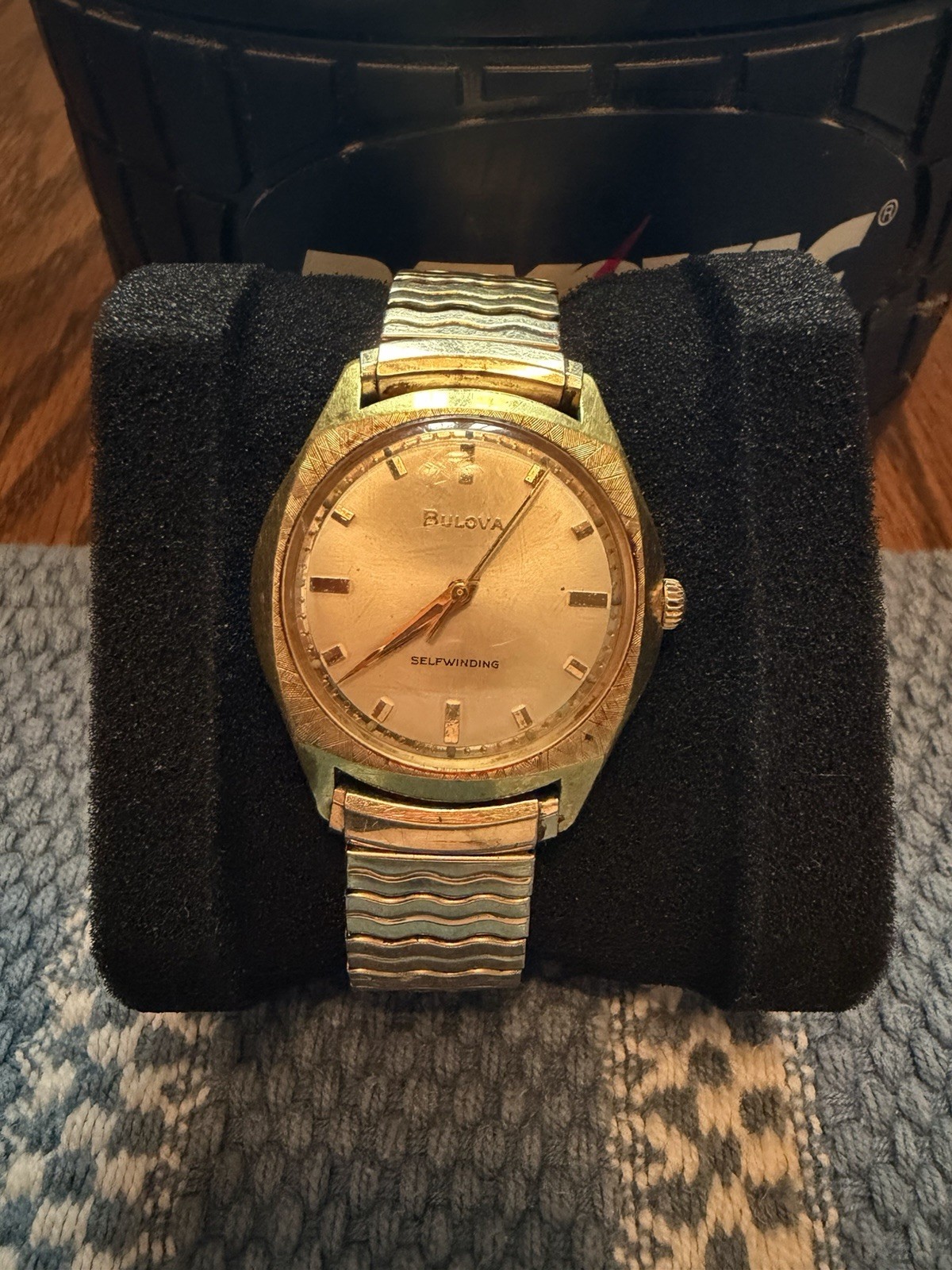 Bulova Self-Winding Automatic Vintage 1970s Gold Tone Silver Dial Stretch Band