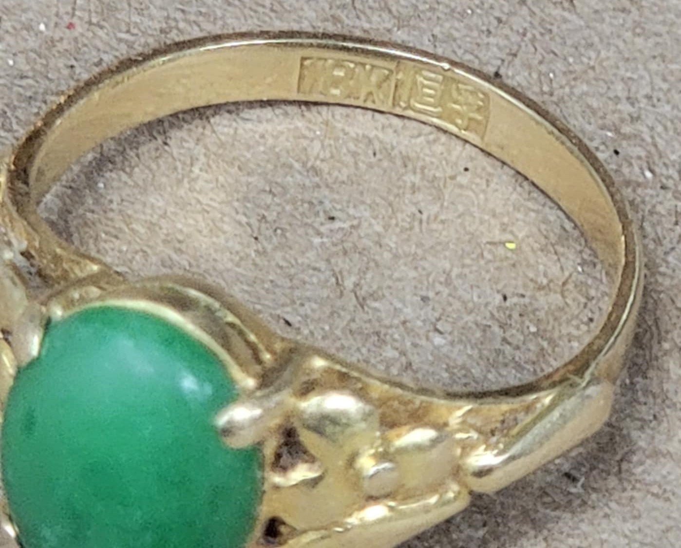 Vintage 18K Yellow Gold Jadeite Ring – Chinese Hallmark mid 20th Century
