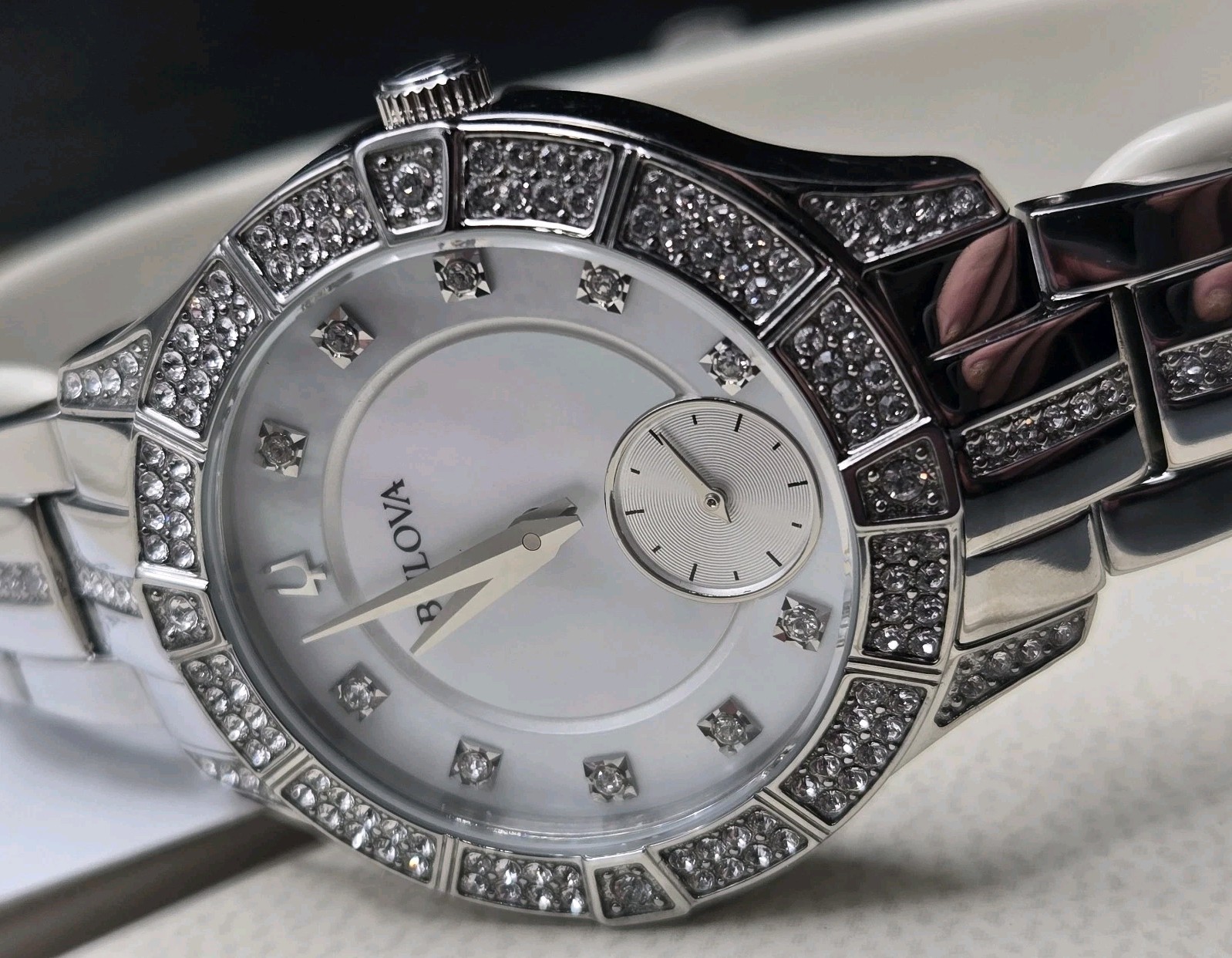 Bulova 96L291 Women’s Silver Crystal Bezel Bracelet Watch Store Display