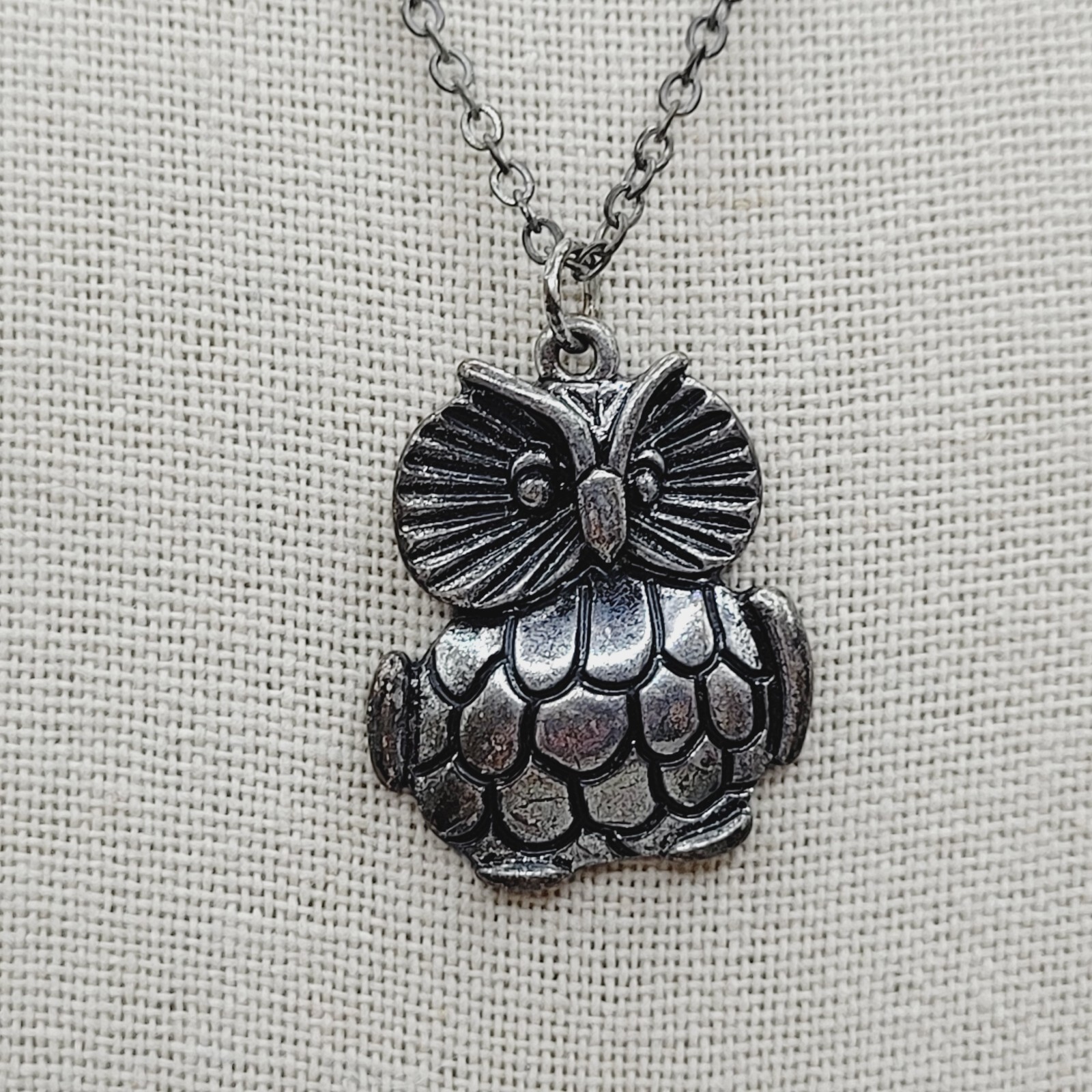 Owl Wise Old Silver Tone Metal and Enamel Vintage Small Pendant Necklace 19 Inch