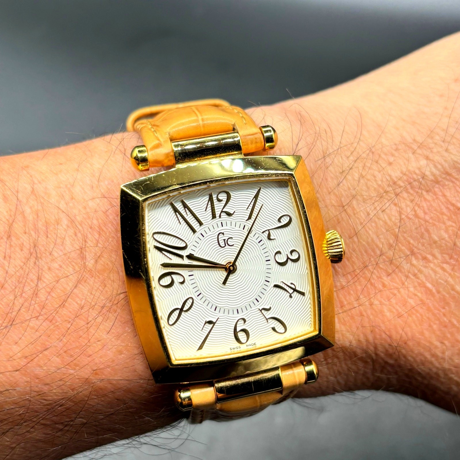 Vintage Gc 18500 Swiss Made Gold Tone Quartz Watch Full Set Box Papers