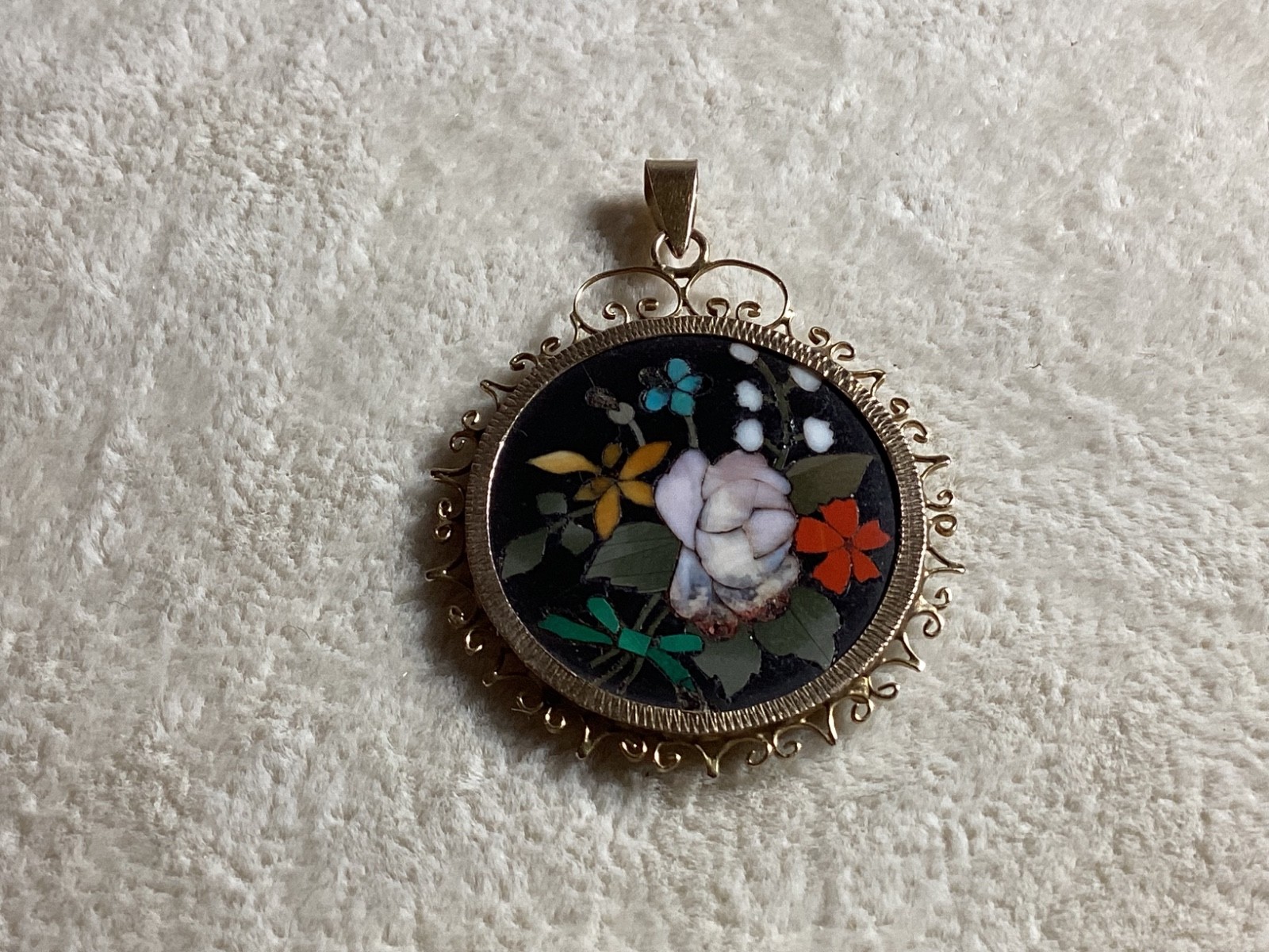 RARE ANTIQUE ITALIAN HAND SET PIETRA DURA FLORAL GOLD TONE PENDANT MUST SEE NR