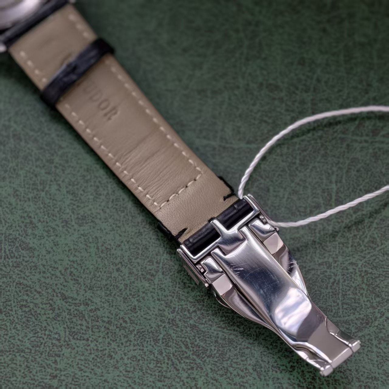 Tudor Linen Champagne 10-Diam Glamour M55003-0068 Men’s Watch Automatic 36mm