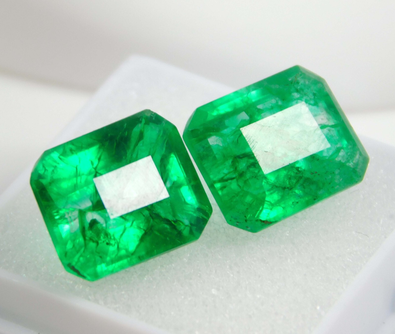 Natural Colombian Green Emerald 12.70 Ct Emerald Cut Certified Loose Gems (Pair)