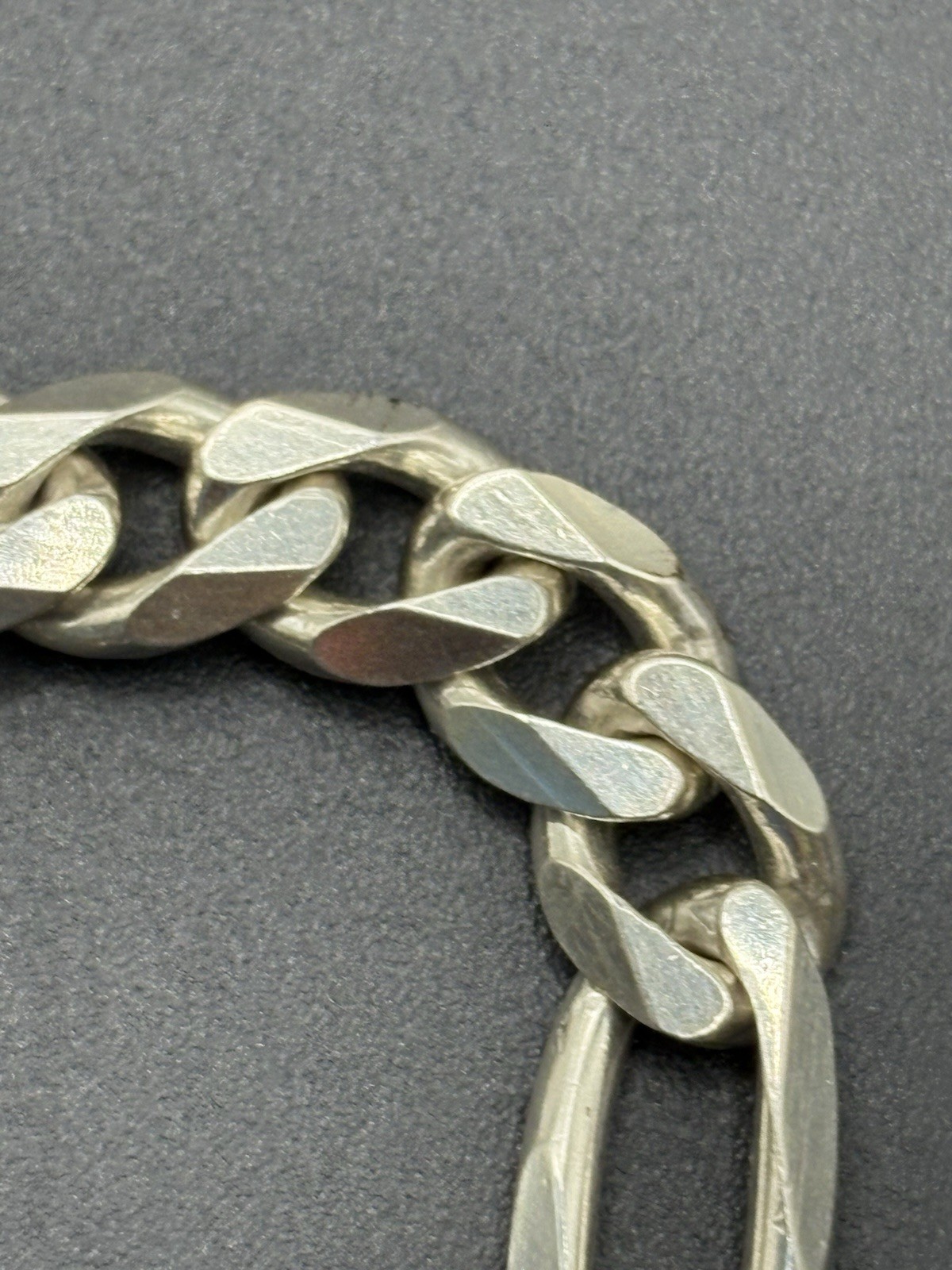 EUC 7″ Sterling Silver 8.7MM Fígaro 23 Grams Bracelet B24