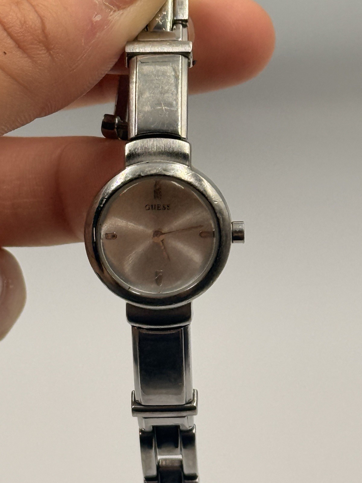Vintage Guess G66584L Women’s Silver Tone Bracelet Watch Japan Quartz