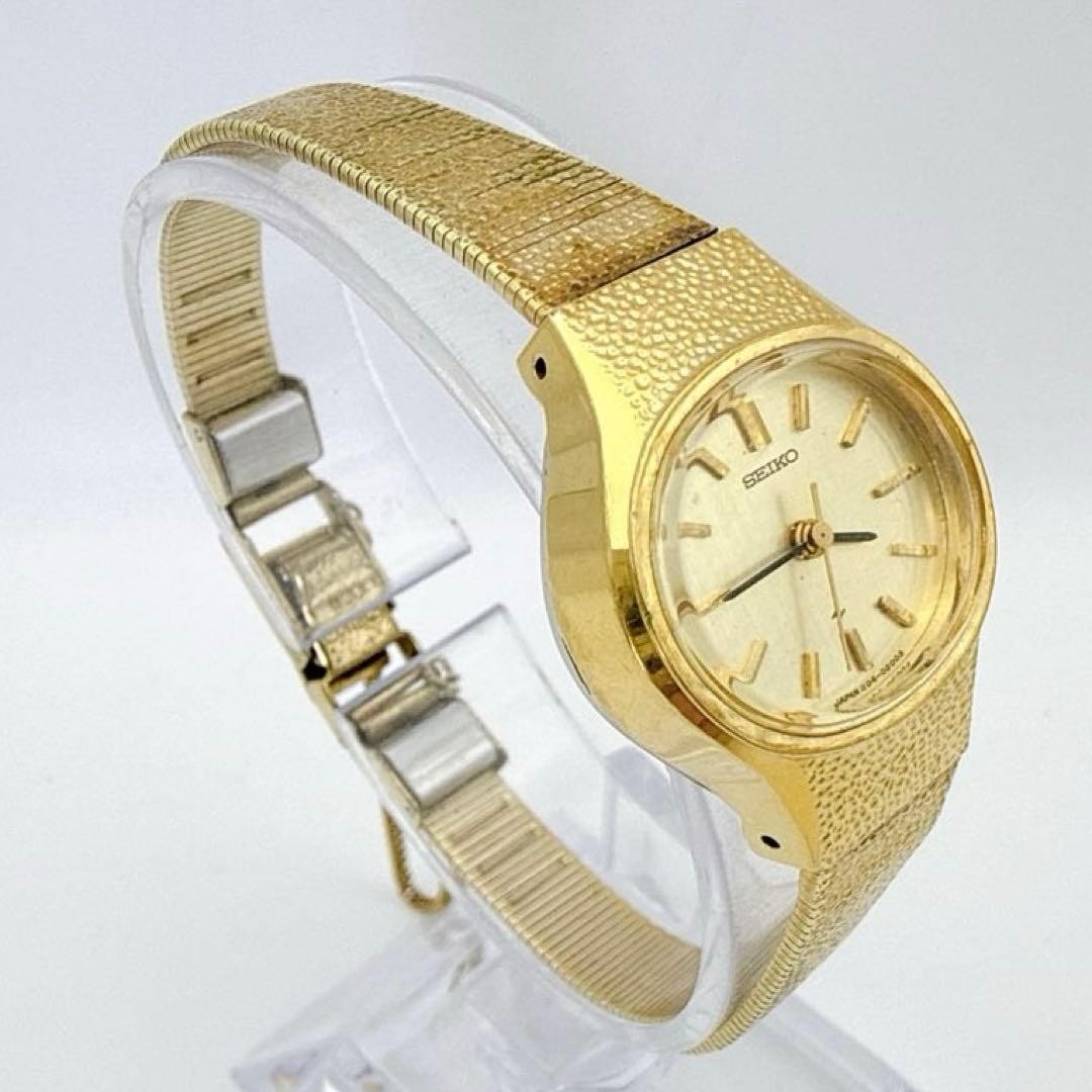 Working condition Seiko manual winding ladies’ watch, gold, vintage.