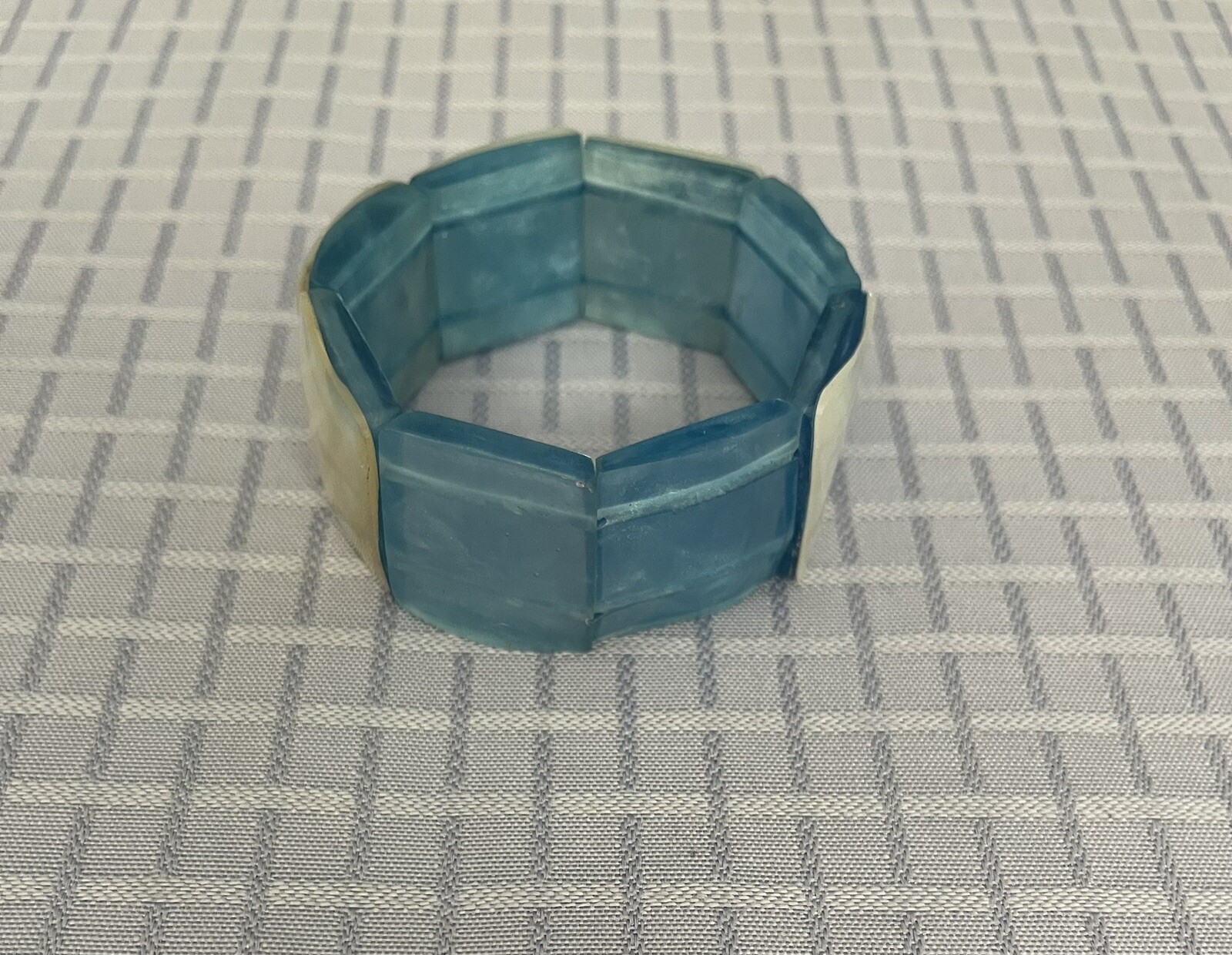 VTG Unique Lucite & Acrylic Stretch Bracelet, Light Blue & White Block Jewelry