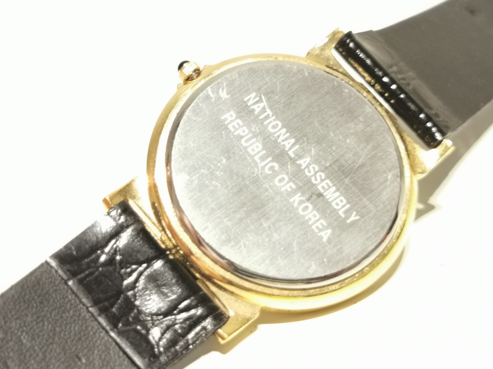 RETRO MEN’S WOMAN ADVERTISING NATIONAL ASSEMBLY REPUBLIC OF KOREA QUARTZ WATCH