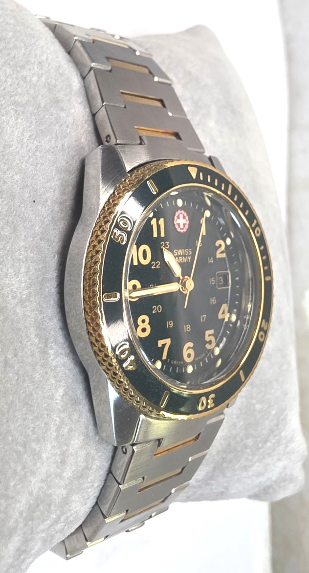 Victorinox Swiss Army Lancer Stainless Green Dial Mid Size Watch model 24293 NIB