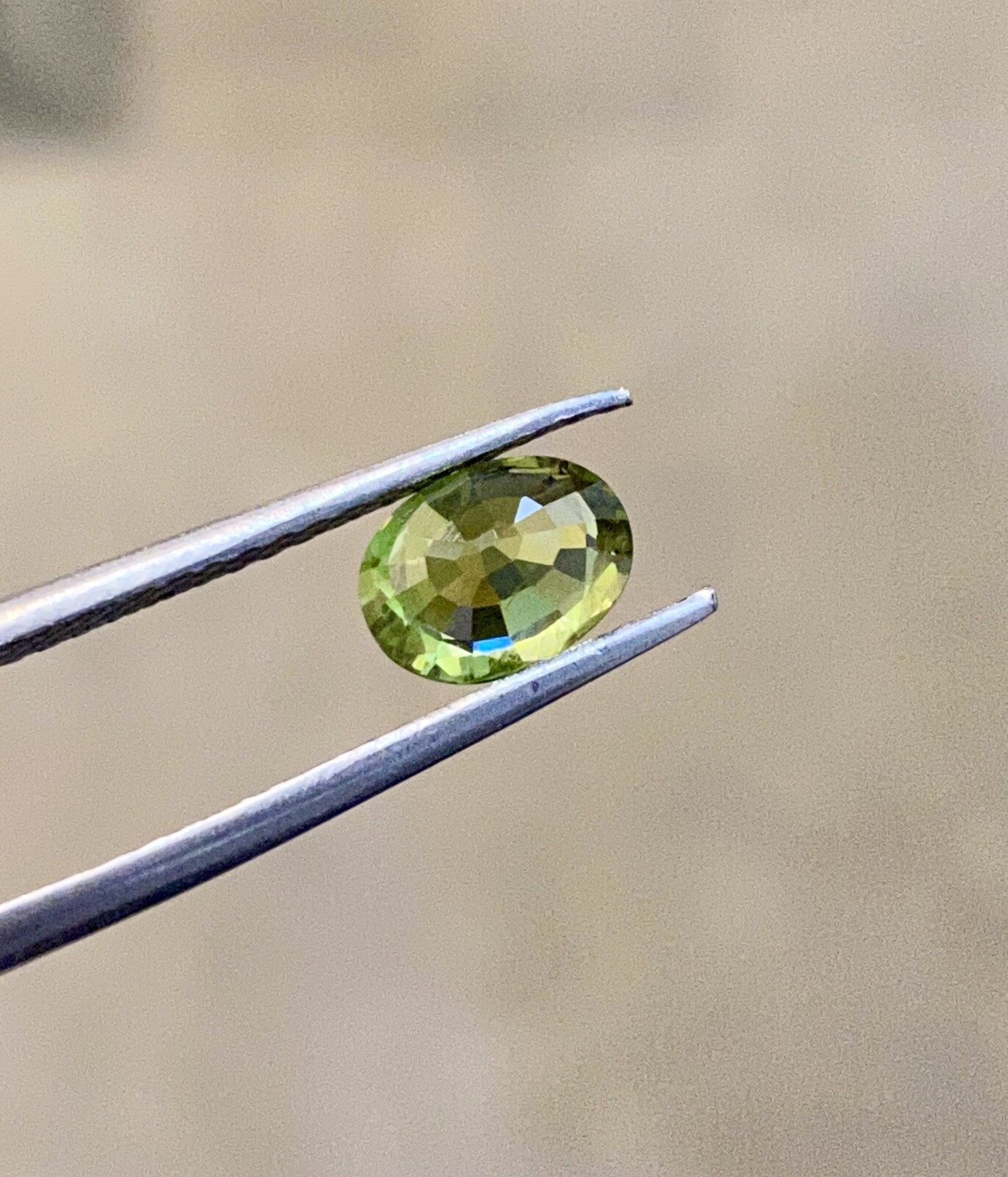 1.88CTS Green Sapphire very good cut, Oval shape