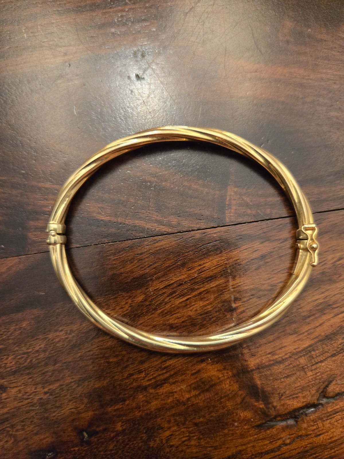 1990s 14K Italian gold bangle. Barely worn. approx 5.6 grams