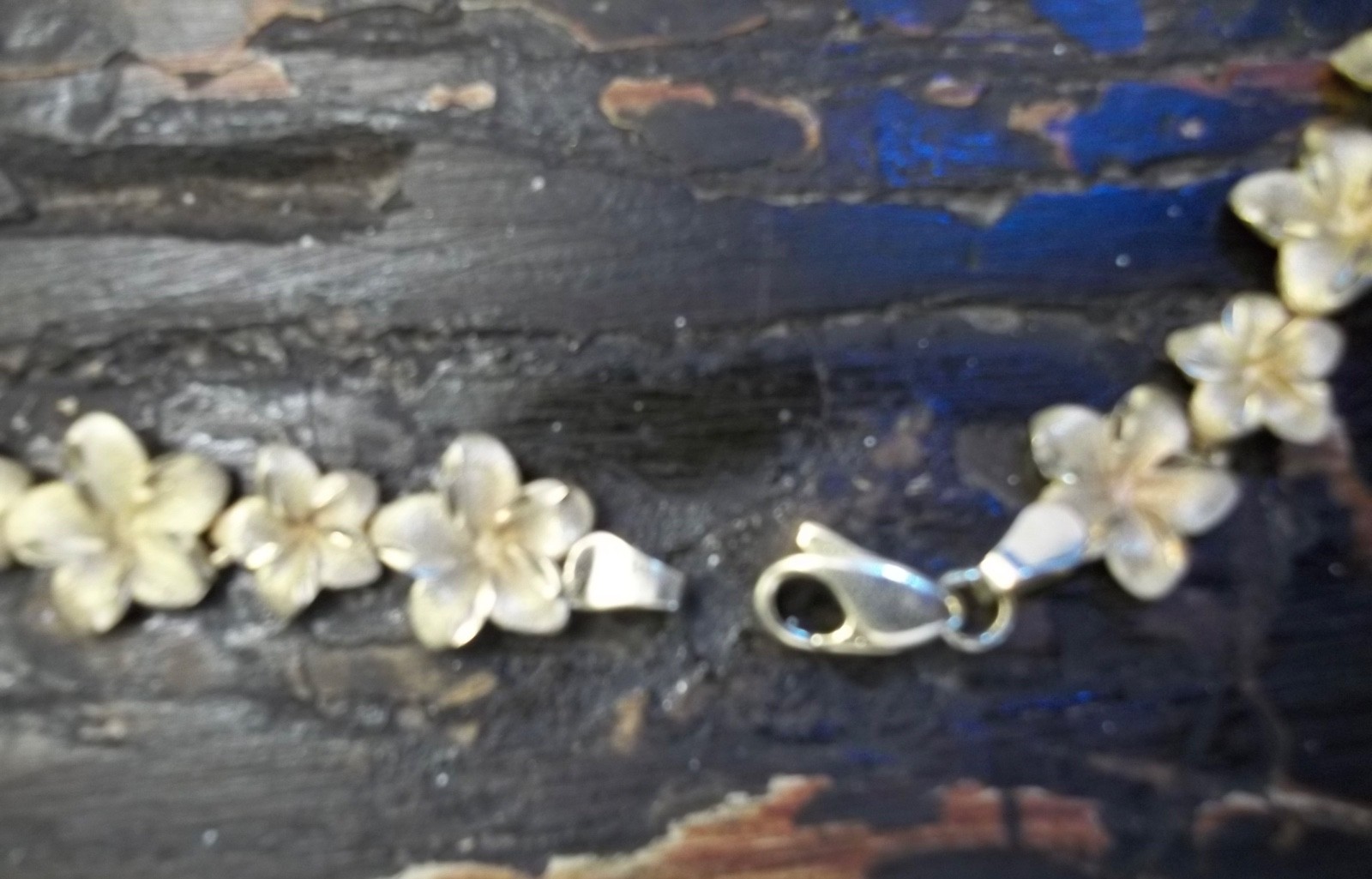 DELICATE FLOWER 14KT YG, CHOKER NECKLACE. 13.5 INCHES, 17 + GRAMS