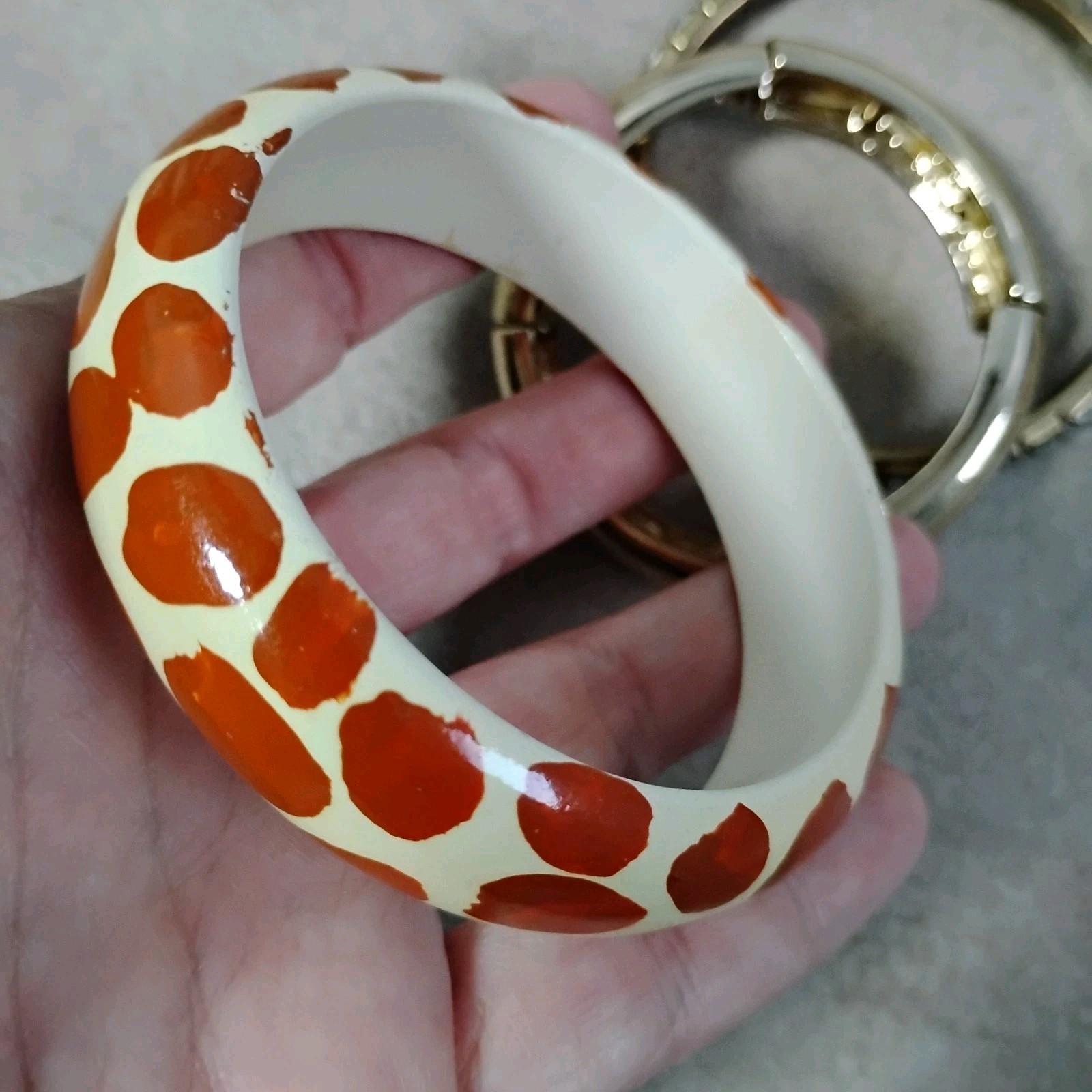 Vtg Sz 8 Plastic Metal Giraffe Rhinestone Animal Print Goldtone Bangle Bracelet