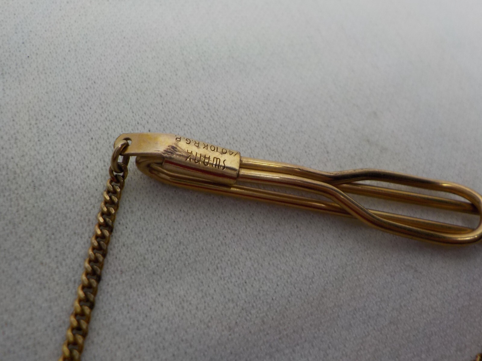 VINTAGE SWANK 1OK RGP TIE BAR WITH CHAIN
