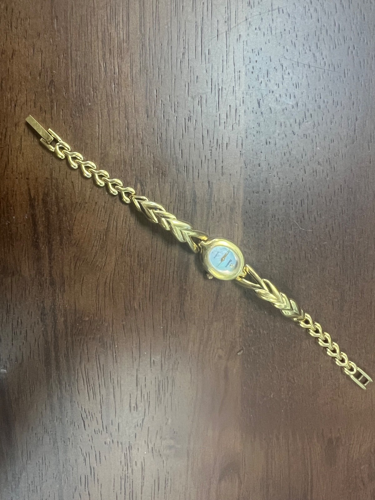 Golden vintage watch minor flaw made for display doesn’t work