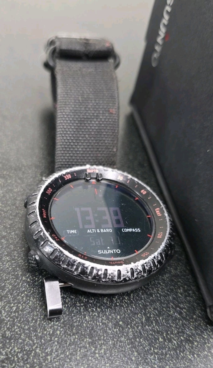 SUUNTO Watch Core Black Red Altimeter Barometer SS023158000 from Japan *flaws