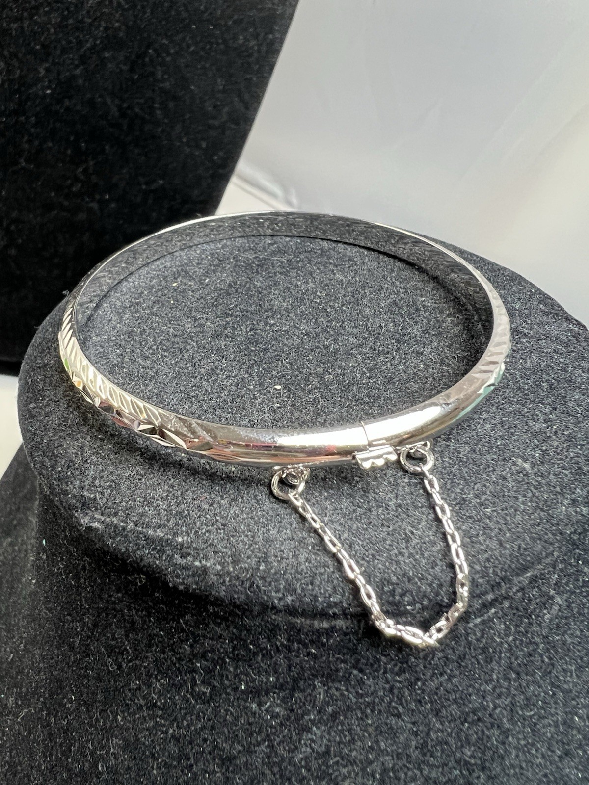 Vintage Etched Sterling Silver 925 Hinged Bangle Bracelet With Safety Chain