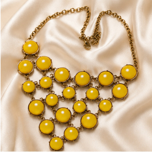 Avon Shimmering Bubbles Necklace Cream In Original Box Fast Shipping