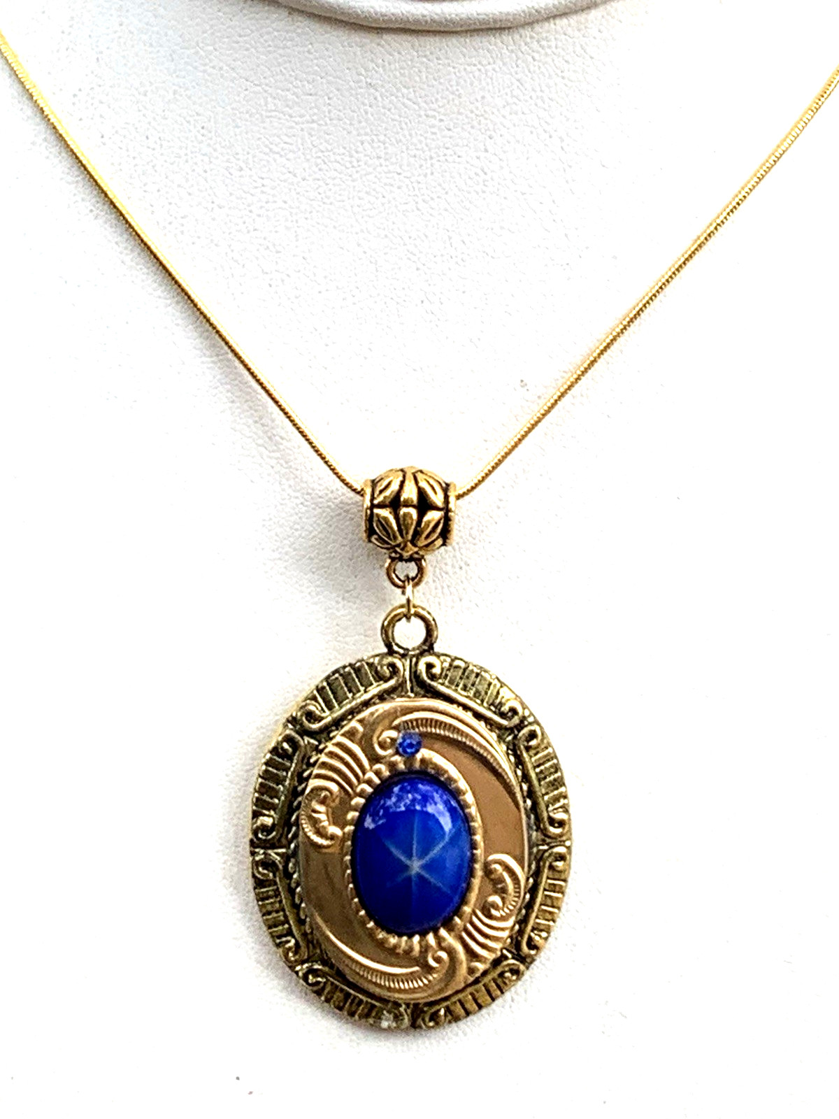 NEW ITEM*XL GERMAN PORC. BLUE STAR SAPPHIRE GOLDEN EGYPTIAN MEDALLION NECKLACE
