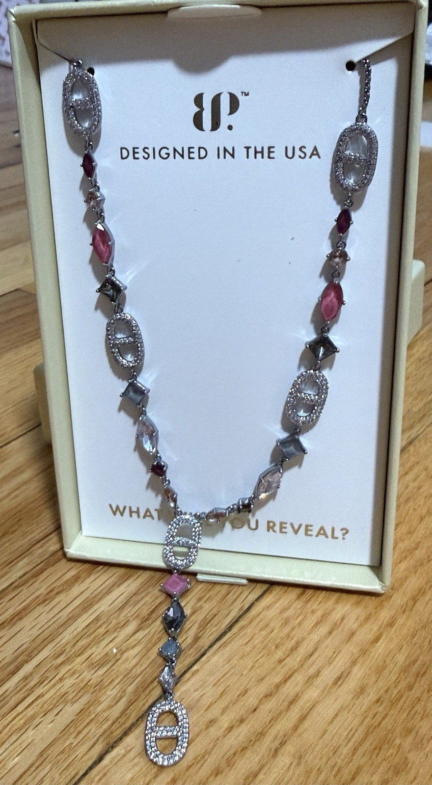 Bomb Party ✨Ultra Rare Unicorn✨Bella’s Luxe necklace- Black Cherry Dusk on hema