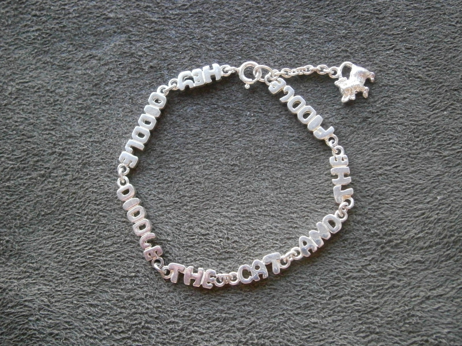 Hey Diddle Diddle Cat & the Fiddle Vtg SHORT Sterling Silver Bracelet 5.5″ ~ 6g