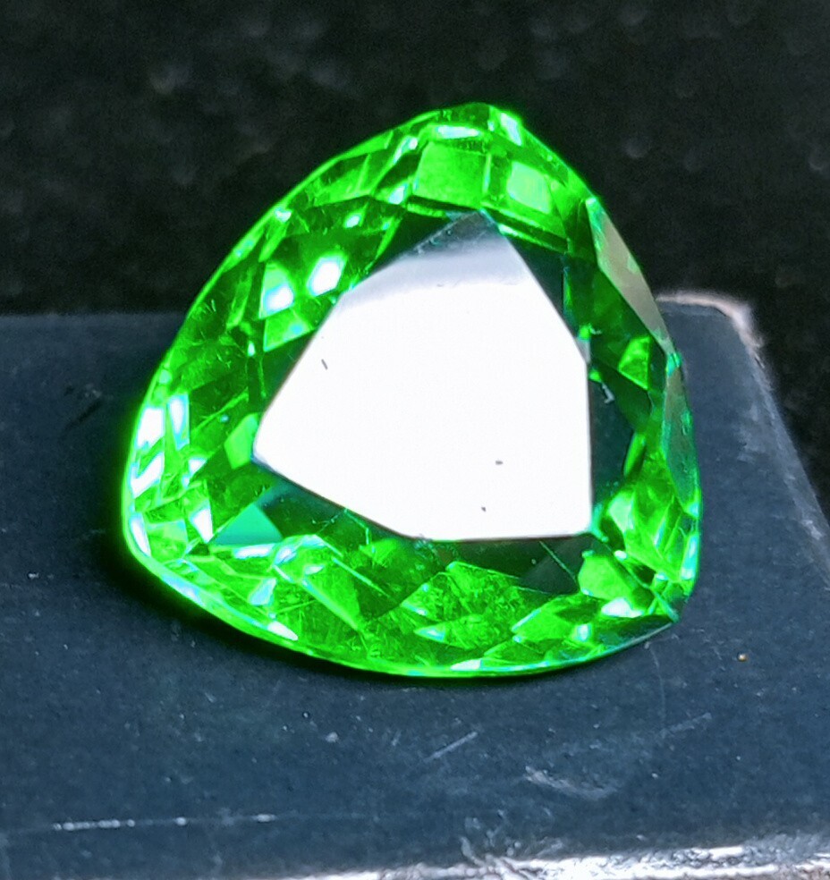 Natural Tsavorite Garnet Trillion Green Color 13.45 Ct Certified Loose Gemstone